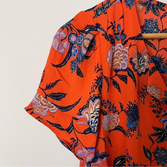 COPY - DR2 Coral and Blue, Short Sleeves, V neck blouse size Medium, Casual blo… - Picture 5 of 5